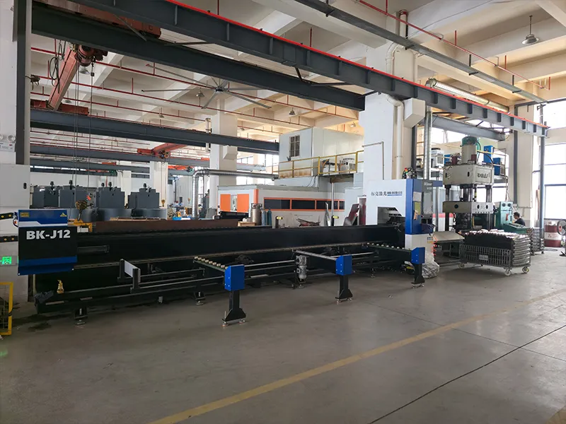 ورشة تشكيل المعادن